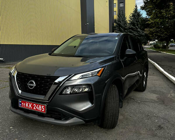 Серый Ниссан Rogue, объемом двигателя 1.5 л и пробегом 88 тыс. км за 25500 $, фото 2 на Automoto.ua