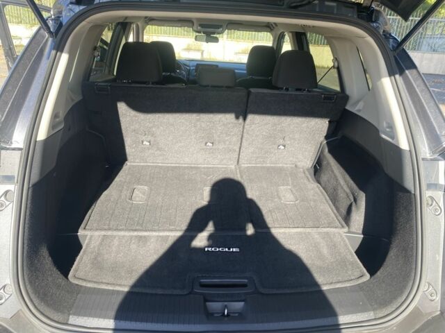 Серый Ниссан Rogue, объемом двигателя 1.5 л и пробегом 90 тыс. км за 22900 $, фото 6 на Automoto.ua