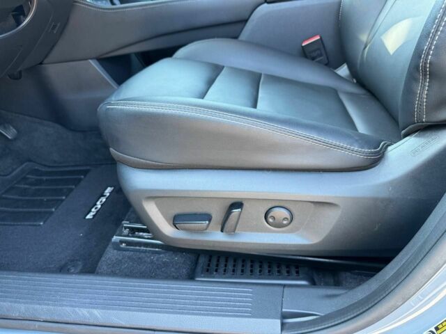 Серый Ниссан Rogue, объемом двигателя 1.5 л и пробегом 37 тыс. км за 26200 $, фото 13 на Automoto.ua