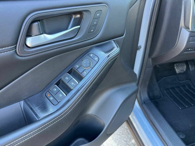 Серый Ниссан Rogue, объемом двигателя 1.5 л и пробегом 37 тыс. км за 26200 $, фото 10 на Automoto.ua