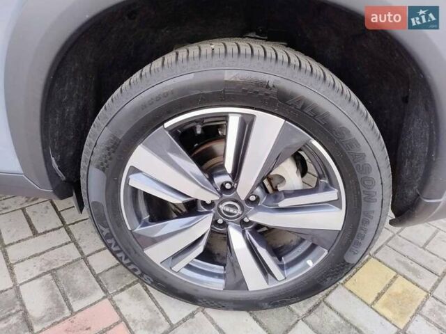 Серый Ниссан Rogue, объемом двигателя 1.5 л и пробегом 87 тыс. км за 24000 $, фото 21 на Automoto.ua