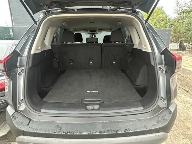 Сірий Ніссан Rogue, об'ємом двигуна 1.5 л та пробігом 82 тис. км за 22300 $, фото 6 на Automoto.ua