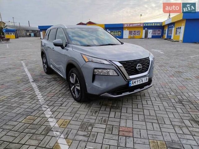 Серый Ниссан Rogue, объемом двигателя 1.5 л и пробегом 87 тыс. км за 24000 $, фото 2 на Automoto.ua