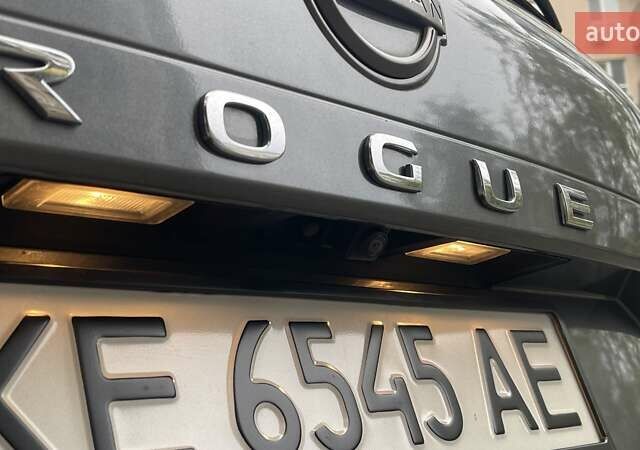 Серый Ниссан Rogue, объемом двигателя 1.5 л и пробегом 56 тыс. км за 21950 $, фото 18 на Automoto.ua