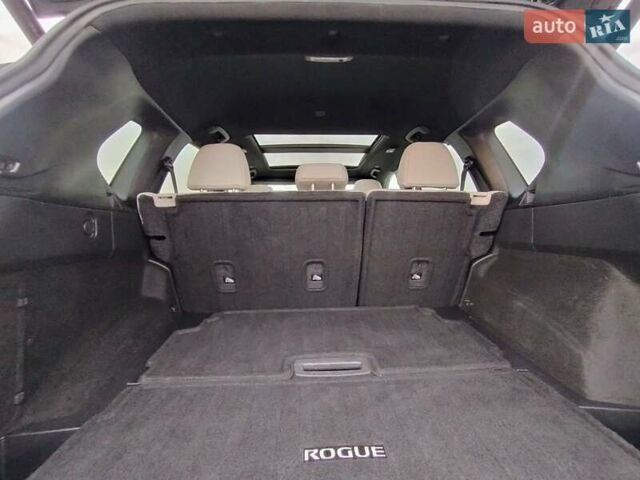 Серый Ниссан Rogue, объемом двигателя 1.5 л и пробегом 87 тыс. км за 24000 $, фото 15 на Automoto.ua
