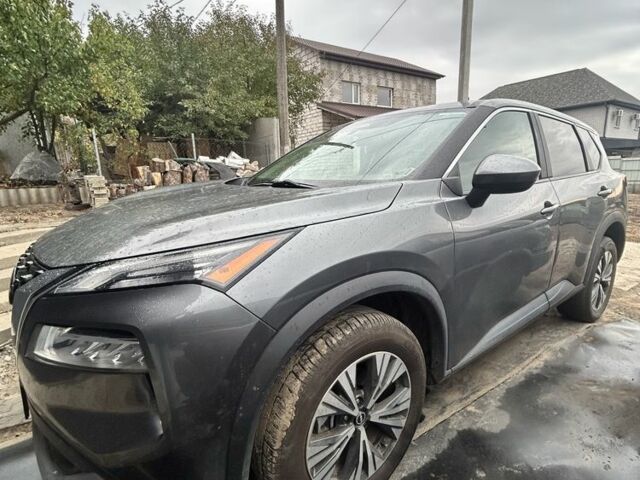 Сірий Ніссан Rogue, об'ємом двигуна 1.5 л та пробігом 82 тис. км за 22300 $, фото 3 на Automoto.ua