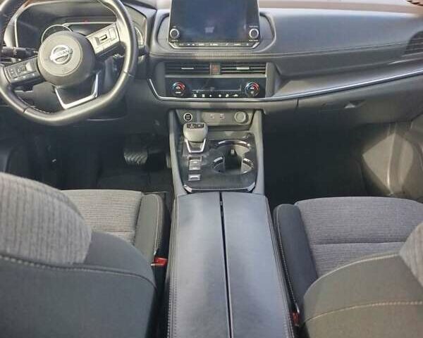 Сірий Ніссан Rogue, об'ємом двигуна 1.5 л та пробігом 76 тис. км за 20600 $, фото 19 на Automoto.ua