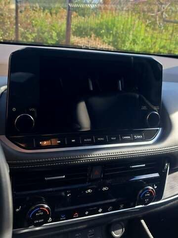 Сірий Ніссан Rogue, об'ємом двигуна 1.5 л та пробігом 45 тис. км за 28000 $, фото 1 на Automoto.ua