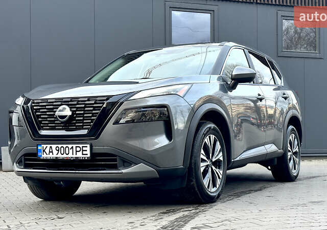 Серый Ниссан Rogue, объемом двигателя 1.5 л и пробегом 28 тыс. км за 25997 $, фото 2 на Automoto.ua