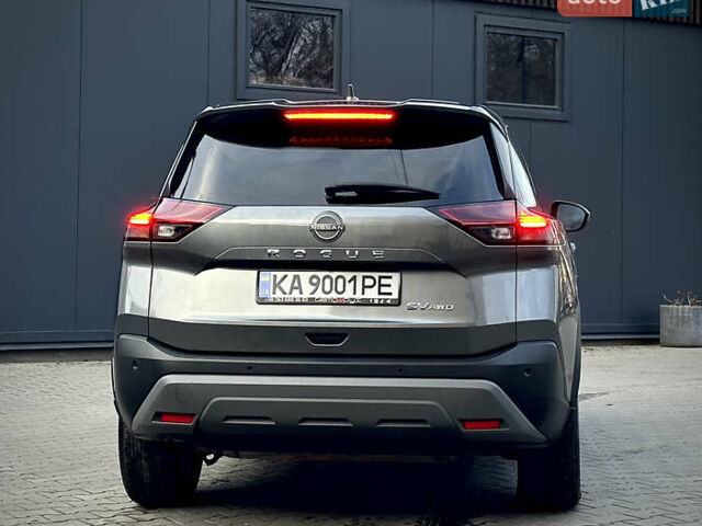 Серый Ниссан Rogue, объемом двигателя 1.5 л и пробегом 28 тыс. км за 25997 $, фото 3 на Automoto.ua