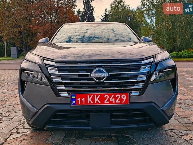 Серый Ниссан Rogue, объемом двигателя 1.5 л и пробегом 14 тыс. км за 25000 $, фото 2 на Automoto.ua