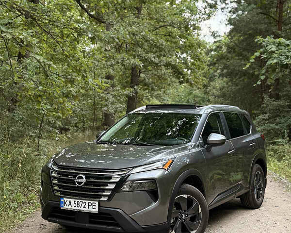 Серый Ниссан Rogue, объемом двигателя 1.5 л и пробегом 9 тыс. км за 26900 $, фото 2 на Automoto.ua