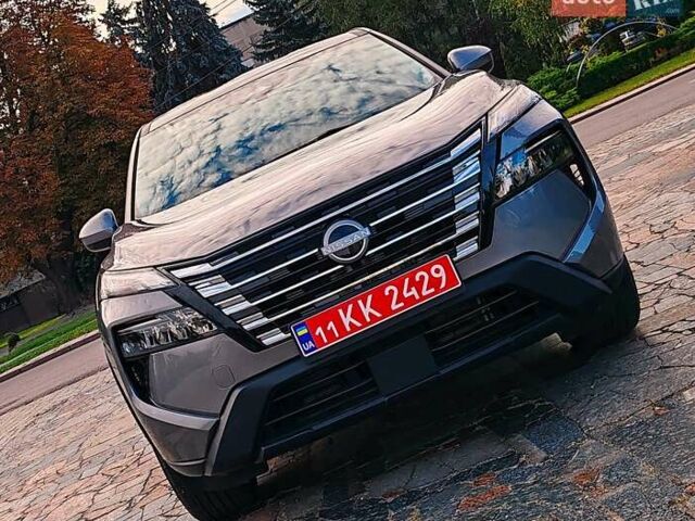 Серый Ниссан Rogue, объемом двигателя 1.5 л и пробегом 14 тыс. км за 24000 $, фото 3 на Automoto.ua
