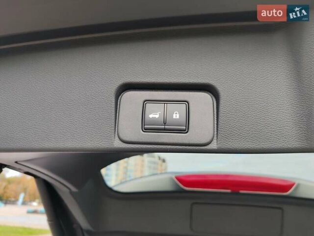 Серый Ниссан Rogue, объемом двигателя 1.5 л и пробегом 14 тыс. км за 24000 $, фото 19 на Automoto.ua