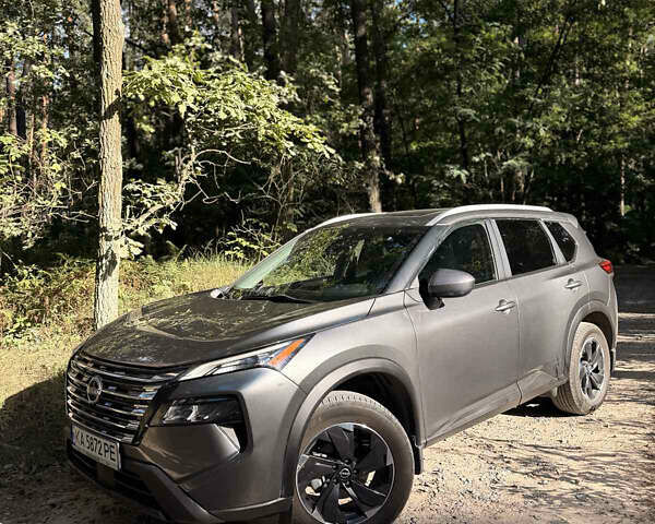 Серый Ниссан Rogue, объемом двигателя 1.5 л и пробегом 9 тыс. км за 26900 $, фото 1 на Automoto.ua