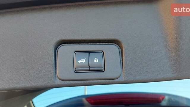 Серый Ниссан Rogue, объемом двигателя 1.5 л и пробегом 10 тыс. км за 24300 $, фото 12 на Automoto.ua