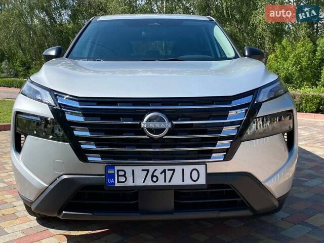 Серый Ниссан Rogue, объемом двигателя 1.5 л и пробегом 2 тыс. км за 27300 $, фото 2 на Automoto.ua