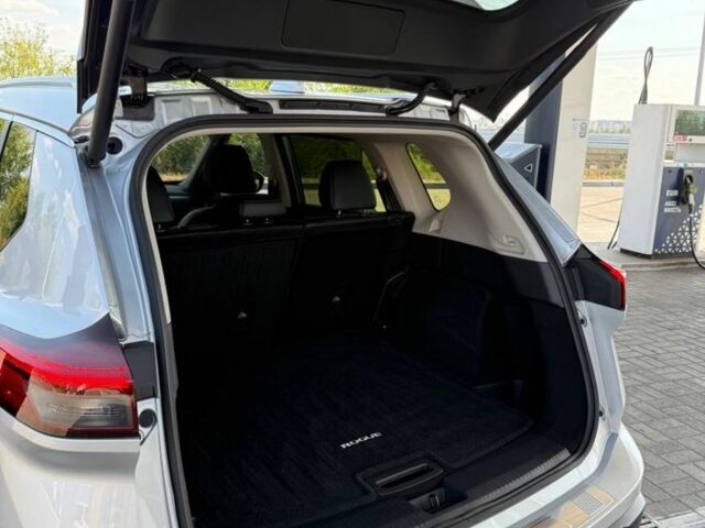 Сірий Ніссан Rogue, об'ємом двигуна 0 л та пробігом 6 тис. км за 25800 $, фото 8 на Automoto.ua