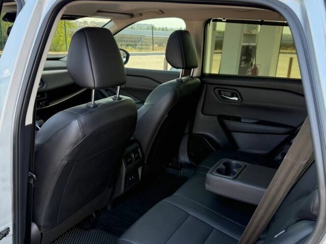 Сірий Ніссан Rogue, об'ємом двигуна 0 л та пробігом 6 тис. км за 25800 $, фото 9 на Automoto.ua