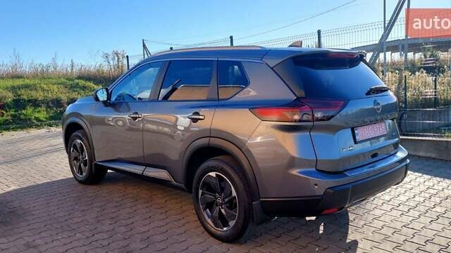 Серый Ниссан Rogue, объемом двигателя 1.5 л и пробегом 10 тыс. км за 24300 $, фото 2 на Automoto.ua