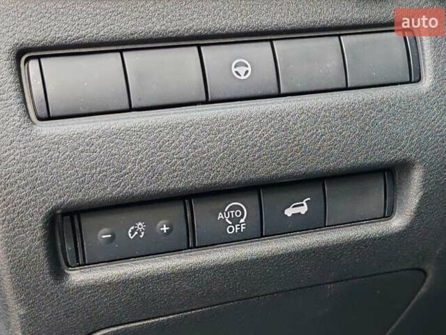 Серый Ниссан Rogue, объемом двигателя 1.5 л и пробегом 14 тыс. км за 24000 $, фото 20 на Automoto.ua