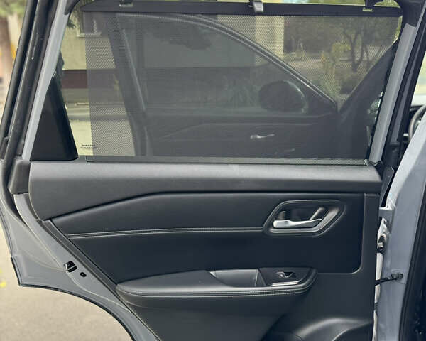 Сірий Ніссан Rogue, об'ємом двигуна 1.5 л та пробігом 17 тис. км за 27900 $, фото 18 на Automoto.ua