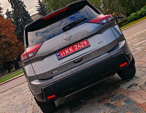Серый Ниссан Rogue, объемом двигателя 1.5 л и пробегом 14 тыс. км за 25000 $, фото 9 на Automoto.ua