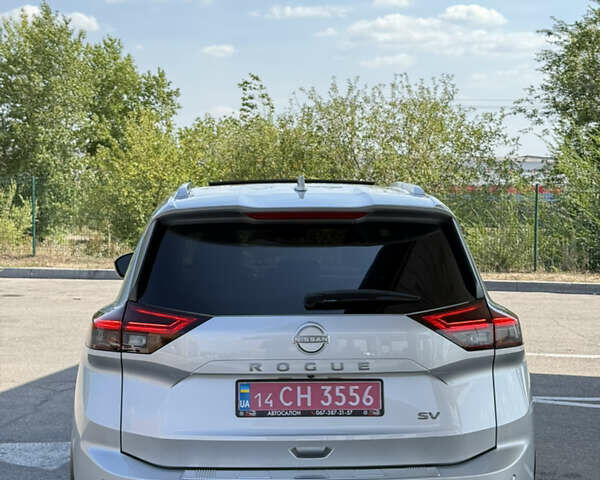 Серый Ниссан Rogue, объемом двигателя 1.5 л и пробегом 6 тыс. км за 25999 $, фото 7 на Automoto.ua