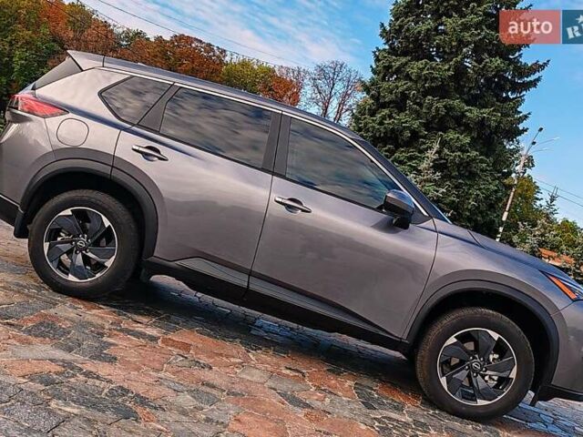 Серый Ниссан Rogue, объемом двигателя 1.5 л и пробегом 14 тыс. км за 25000 $, фото 5 на Automoto.ua