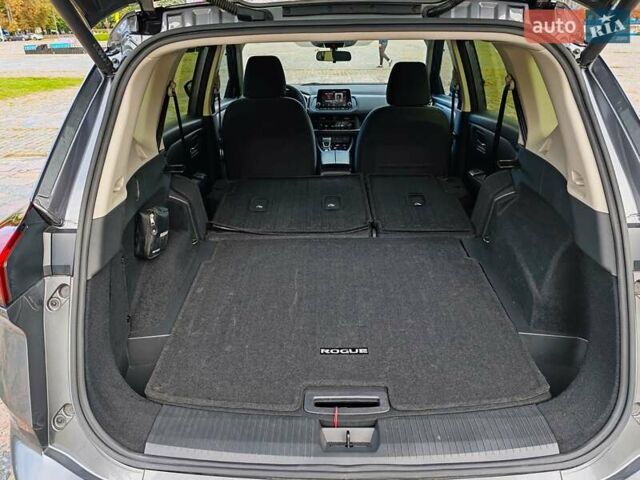 Серый Ниссан Rogue, объемом двигателя 1.5 л и пробегом 14 тыс. км за 24000 $, фото 18 на Automoto.ua