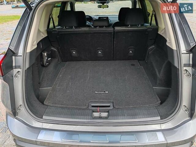 Серый Ниссан Rogue, объемом двигателя 1.5 л и пробегом 14 тыс. км за 24000 $, фото 17 на Automoto.ua