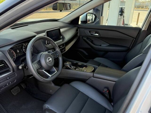 Сірий Ніссан Rogue, об'ємом двигуна 0 л та пробігом 6 тис. км за 25800 $, фото 4 на Automoto.ua
