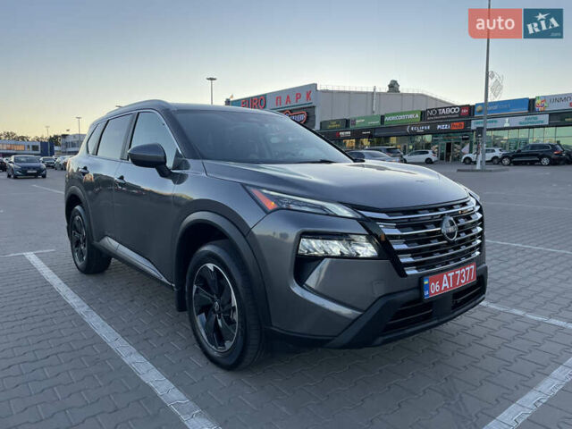 Серый Ниссан Rogue, объемом двигателя 1.5 л и пробегом 10 тыс. км за 28600 $, фото 1 на Automoto.ua