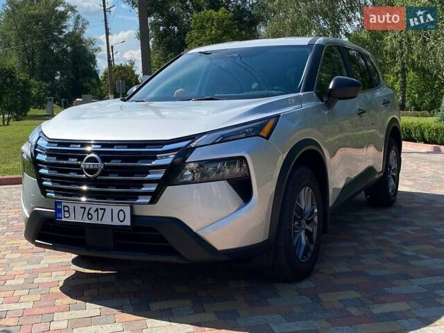 Серый Ниссан Rogue, объемом двигателя 1.5 л и пробегом 2 тыс. км за 27300 $, фото 3 на Automoto.ua