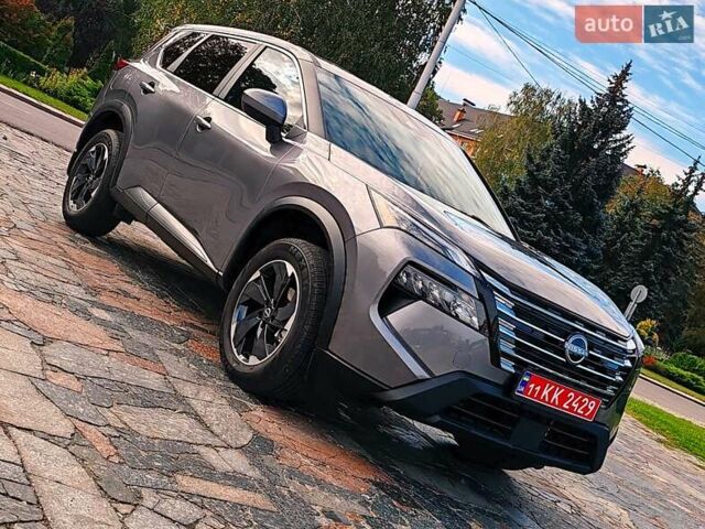 Серый Ниссан Rogue, объемом двигателя 1.5 л и пробегом 14 тыс. км за 25000 $, фото 4 на Automoto.ua