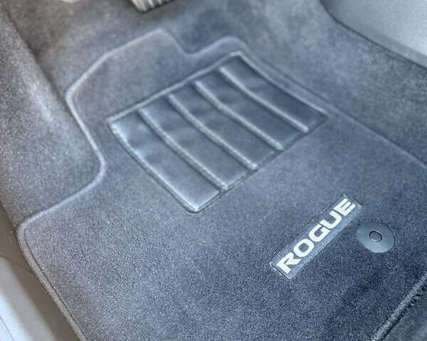 Серый Ниссан Rogue, объемом двигателя 1.5 л и пробегом 9 тыс. км за 26900 $, фото 15 на Automoto.ua