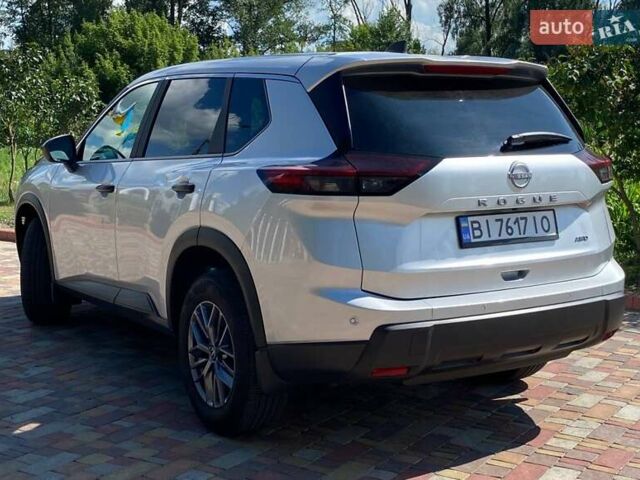 Серый Ниссан Rogue, объемом двигателя 1.5 л и пробегом 2 тыс. км за 27300 $, фото 4 на Automoto.ua