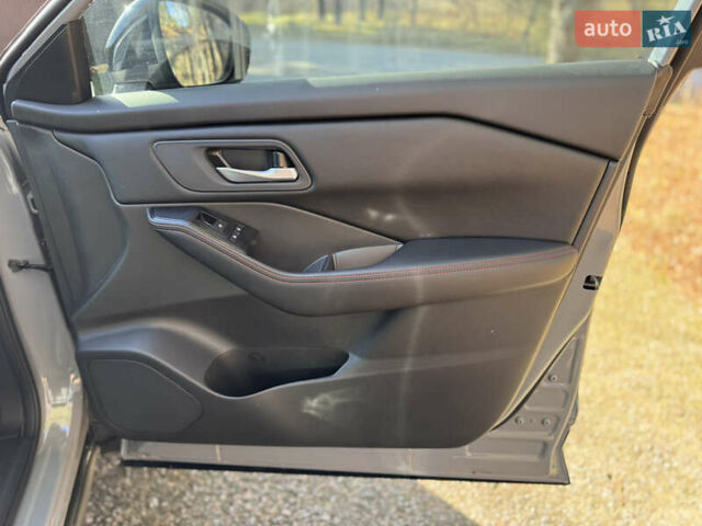 Сірий Ніссан Rogue, об'ємом двигуна 1.5 л та пробігом 6 тис. км за 26900 $, фото 11 на Automoto.ua