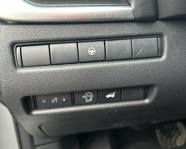 Сірий Ніссан Rogue, об'ємом двигуна 1.5 л та пробігом 1 тис. км за 27500 $, фото 26 на Automoto.ua