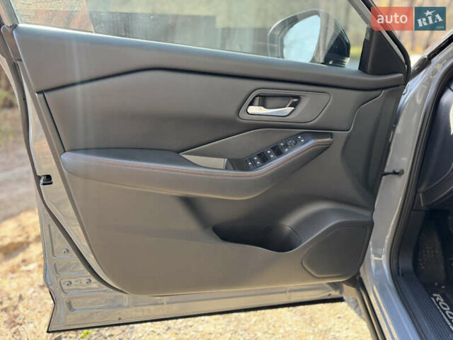 Сірий Ніссан Rogue, об'ємом двигуна 1.5 л та пробігом 6 тис. км за 26900 $, фото 16 на Automoto.ua