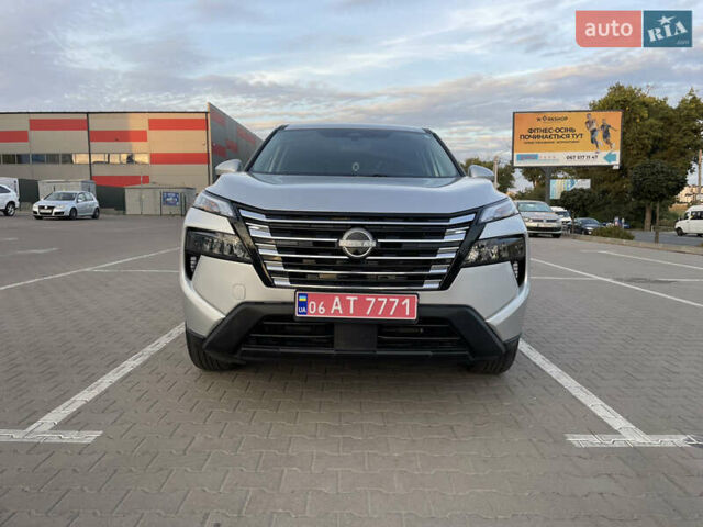 Серый Ниссан Rogue, объемом двигателя 1.5 л и пробегом 2 тыс. км за 28700 $, фото 3 на Automoto.ua