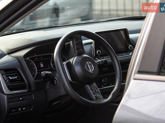 Сірий Ніссан Rogue, об'ємом двигуна 1.5 л та пробігом 7 тис. км за 26000 $, фото 3 на Automoto.ua