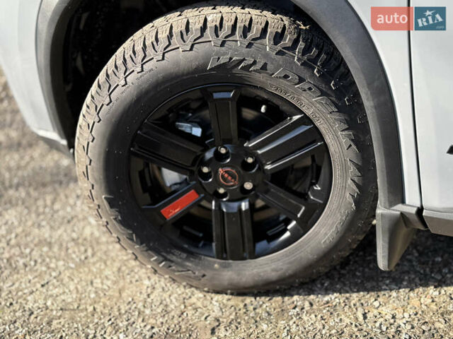 Сірий Ніссан Rogue, об'ємом двигуна 1.5 л та пробігом 6 тис. км за 26900 $, фото 4 на Automoto.ua