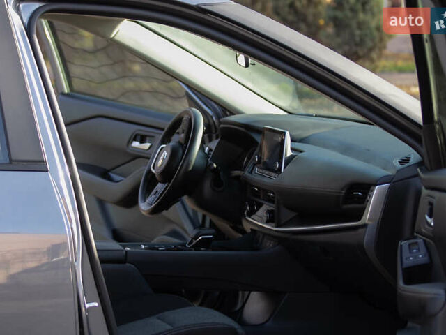 Сірий Ніссан Rogue, об'ємом двигуна 1.5 л та пробігом 7 тис. км за 26000 $, фото 8 на Automoto.ua