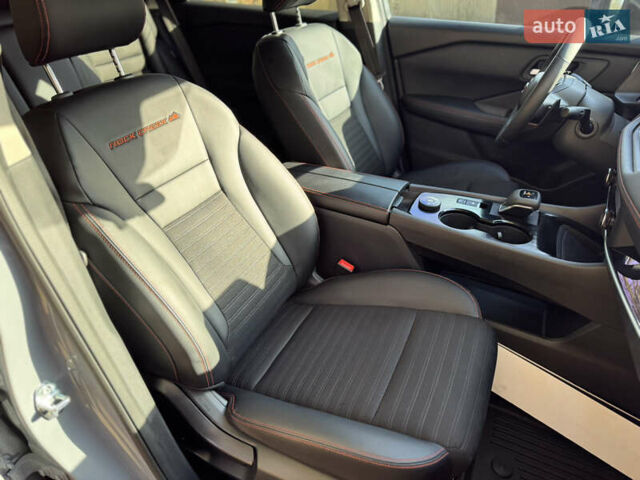 Сірий Ніссан Rogue, об'ємом двигуна 1.5 л та пробігом 6 тис. км за 26900 $, фото 12 на Automoto.ua