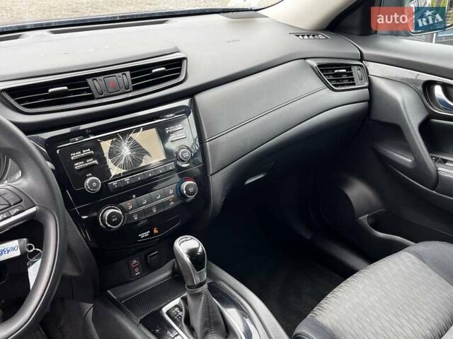 Синий Ниссан Rogue, объемом двигателя 2.49 л и пробегом 150 тыс. км за 9700 $, фото 3 на Automoto.ua