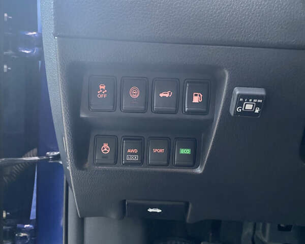 Синий Ниссан Rogue, объемом двигателя 2.49 л и пробегом 98 тыс. км за 17000 $, фото 5 на Automoto.ua