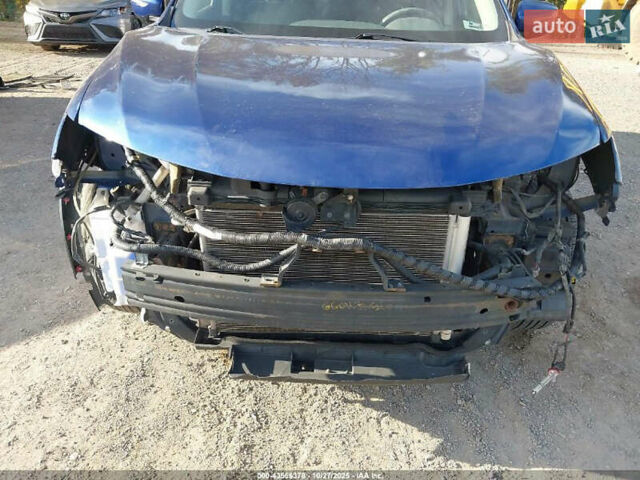 Синий Ниссан Rogue, объемом двигателя 2.5 л и пробегом 215 тыс. км за 8500 $, фото 2 на Automoto.ua