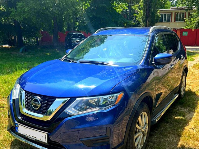 Синий Ниссан Rogue, объемом двигателя 2.4 л и пробегом 110 тыс. км за 16000 $, фото 1 на Automoto.ua