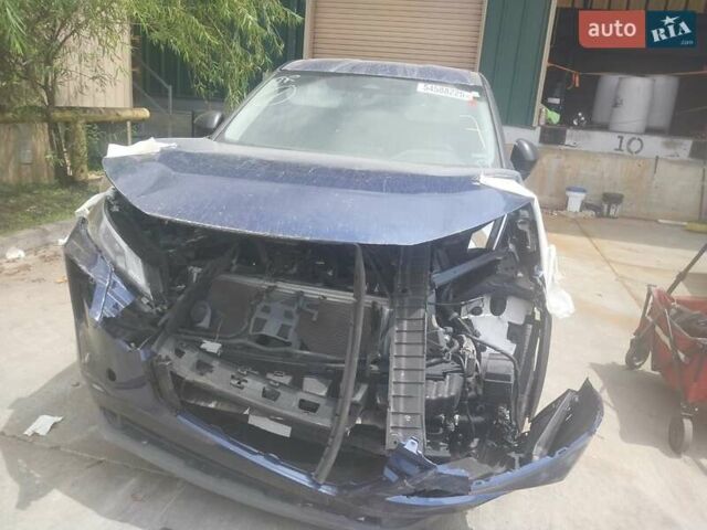 Синий Ниссан Rogue, объемом двигателя 1.5 л и пробегом 56 тыс. км за 15500 $, фото 2 на Automoto.ua